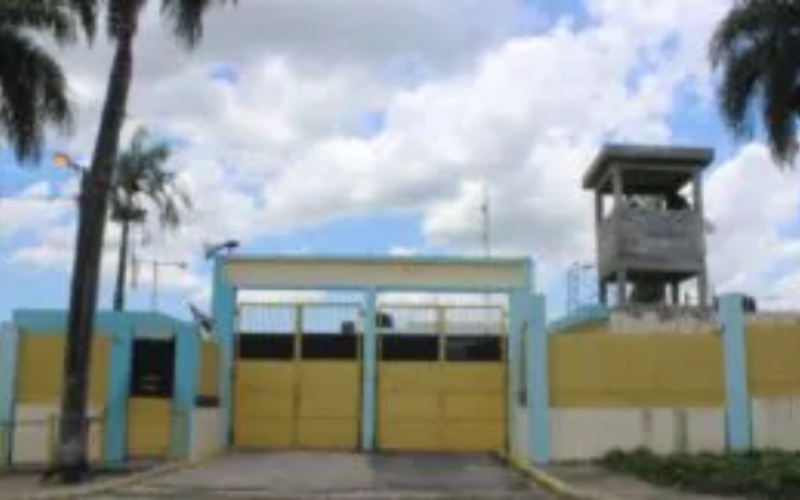 Vecinos de Herrera y Bayona enfrentan crisis por falta de agua y pagan hasta mil cuatrocientos pesos por camiones