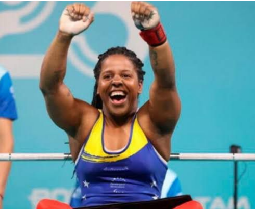 Venezolana Clara Fuentes se lleva doble oro en competencia asiática de parapotencia