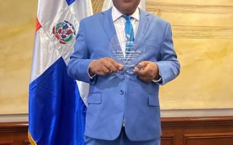 Comunitario Orlando Mercedes Piña niega señalamientos y anuncia denuncia judicial en Santo Domingo Oeste