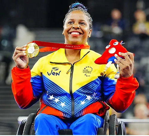 Clara Fuentes, atleta paralímpica de Venezuela, se corona bicampeona en torneo de levantamiento de pesas en Tailandia
