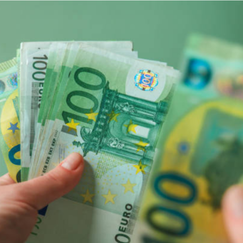 Tasa de cambio del euro registra leve baja en República Dominicana este lunes 13
