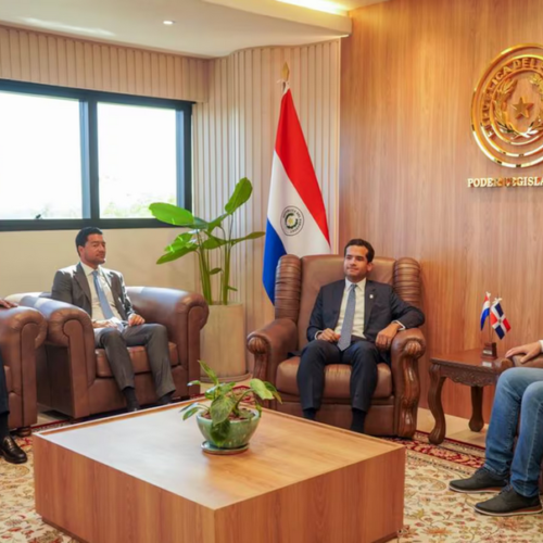 Senadores de Paraguay y República Dominicana acuerdan reforzar vínculos parlamentarios