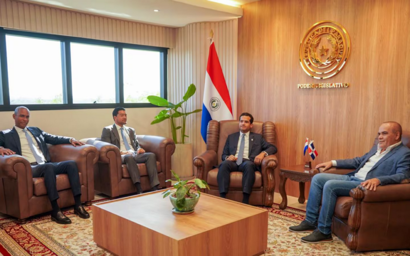 Senadores de Paraguay y República Dominicana acuerdan reforzar vínculos parlamentarios