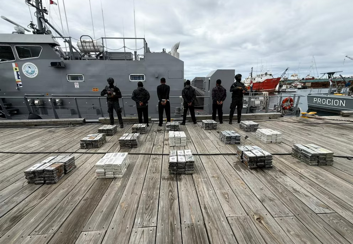 Autoridades dominicanas decomisan 450 paquetes de droga y capturan a cuatro venezolanos en operación conjunta