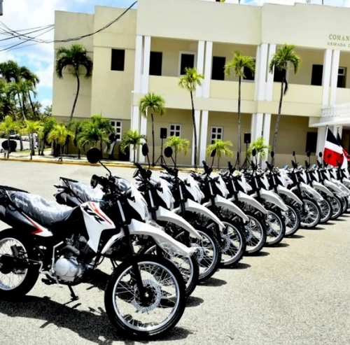 La Armada dominicana fortalece su movilidad con la adquisición de 30 motos todoterreno