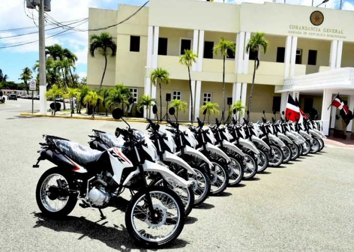 La Armada dominicana fortalece su movilidad con la adquisición de 30 motos todoterreno