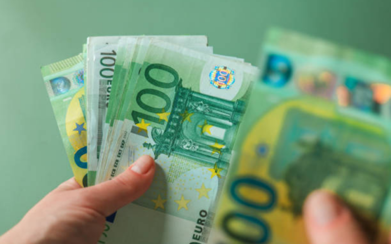 Euro registra disminución en su valor frente al peso dominicano este lunes