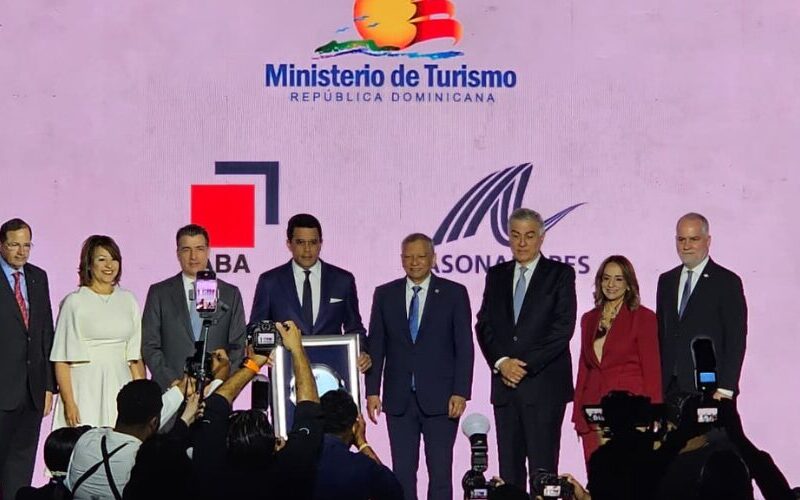 Sector bancario reconoce a David Collado por impulso al turismo