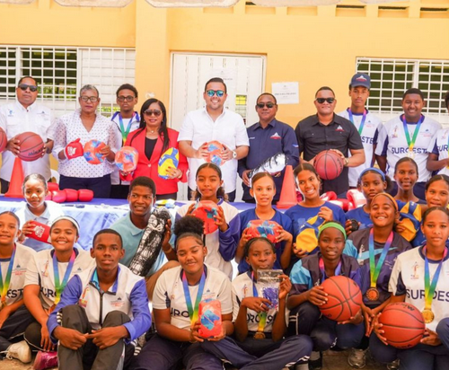 INEFI entrega implementos deportivos a diez escuelas en la frontera dominicana