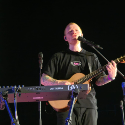 Ed Sheeran emociona a multitud dominicana en su primer concierto en el Estadio Quisqueya