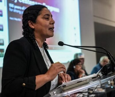 Periodista peruana asume presidencia de la Federación Internacional de Periodistas con respaldo regional