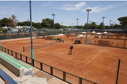 España domina en competencia de tenis para veteranos en torneo internacional de Castelldefels