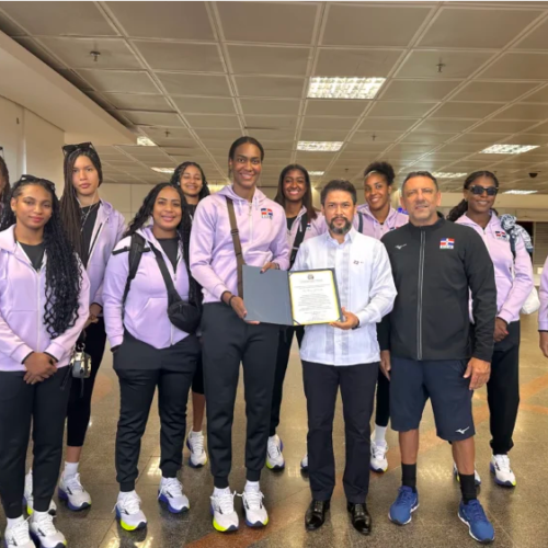 Selección femenina de voleibol recibe homenaje de la embajada dominicana en Brasil